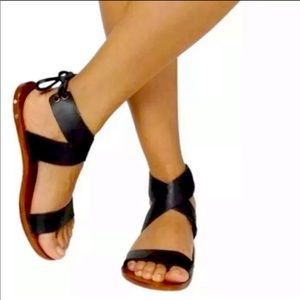 Beek cardinal Sandal Black Leather lace up